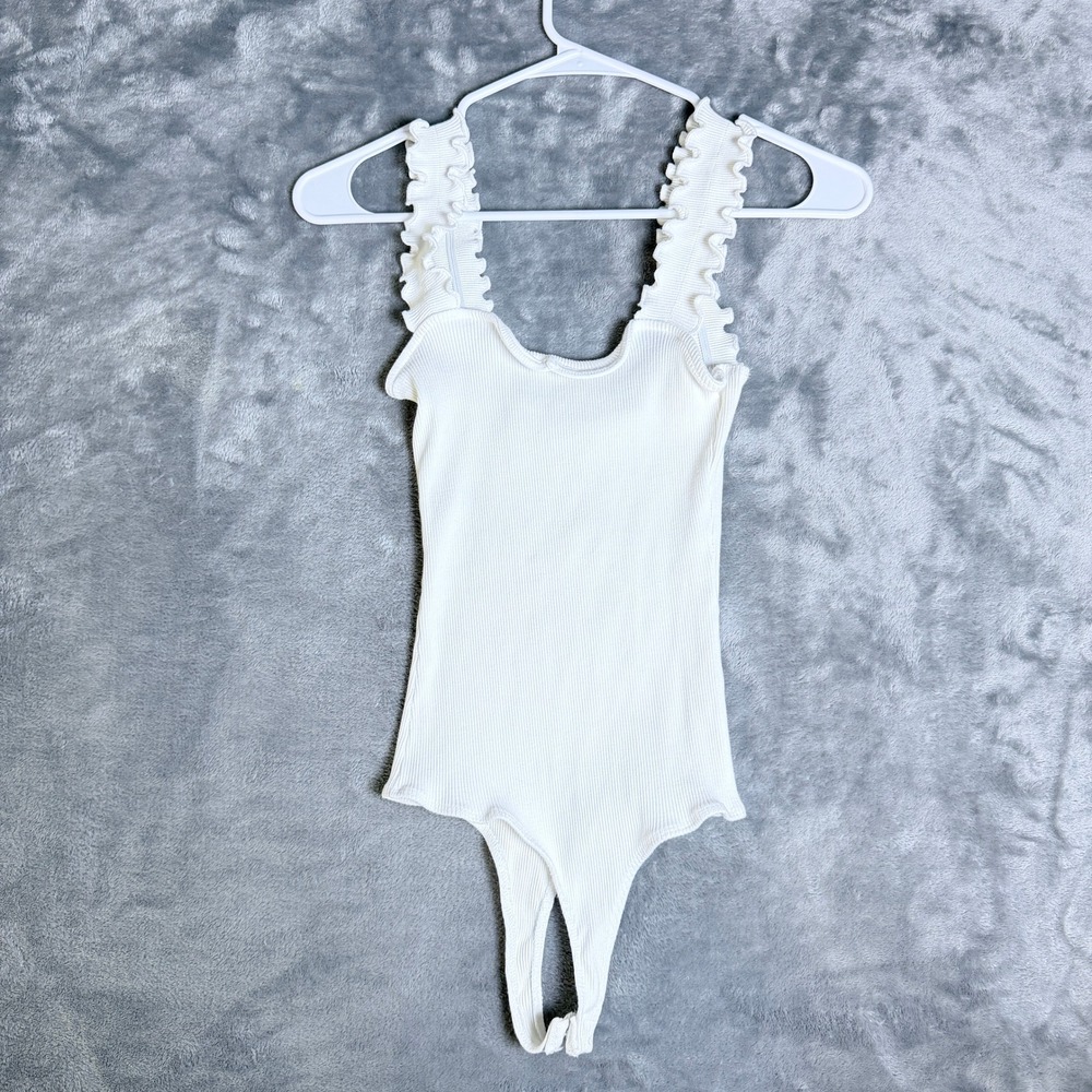 Charlotte Avery Womens White Ribbed Ruffle Strap Bodysuit Scoop Neck XS S
